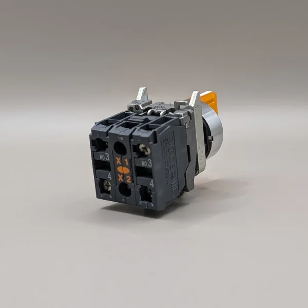 behind the Startrie HB vice feed switch, showign the electrical contact blocks.